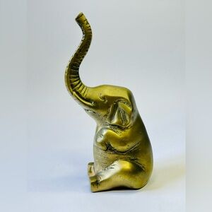 Vintage Brass toned elephant statue, 7” Hollywood Regency decor